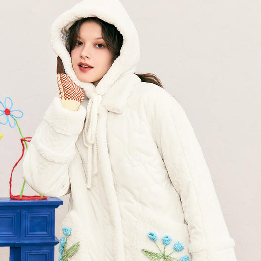 两三事纯真花魅2024冬季新款立体花朵毛绒口袋可拆帽子棉衣外套女 商品图1