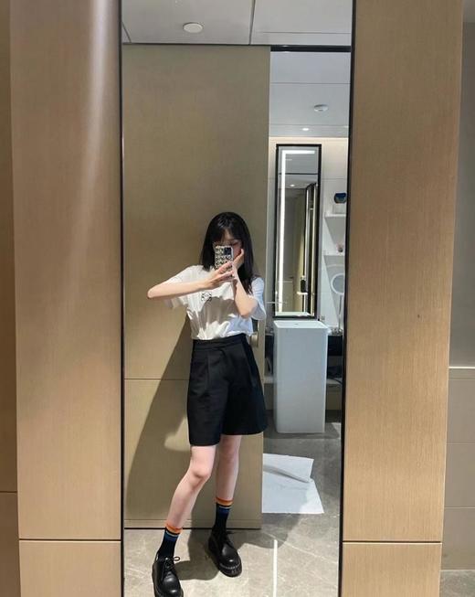 Lulu袜子一年四季的时尚单品绝对少不了它袜子虽然是必须品，但是整体的造型搭配也很重要（CO） 商品图4