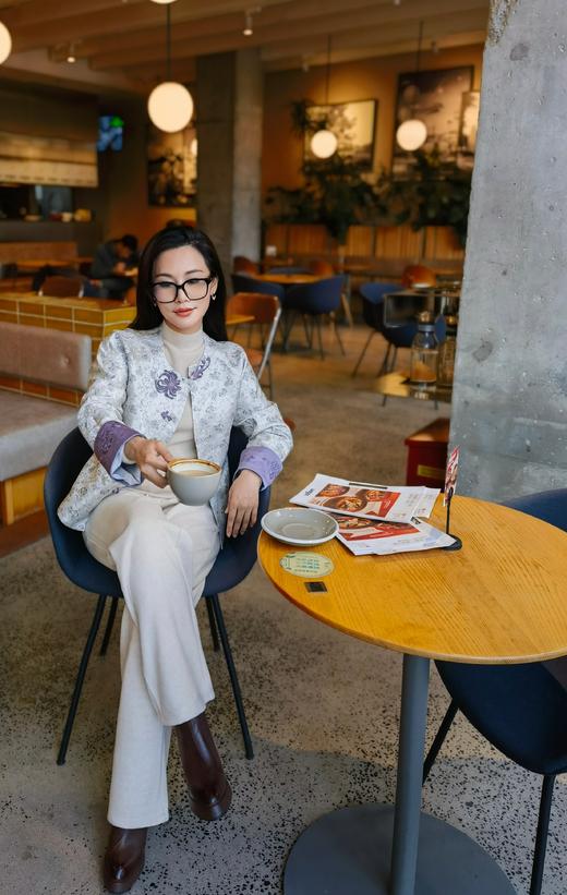 逸红颜明月优选#「锦音」2025年秋冬新款牡丹纹织锦缎手工花扣新中式外套女 商品图2