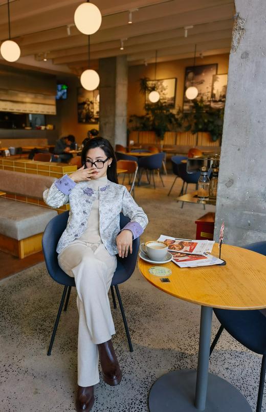 逸红颜明月优选#「锦音」2025年秋冬新款牡丹纹织锦缎手工花扣新中式外套女 商品图3