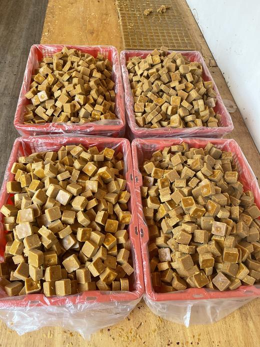 【产地直发—边城拾味手工红糖】源自西双版纳傣家手工红糖，精心培育每一根甘蔗，好甘蔗才有好红糖。经手工熬制，甜而不腻，保留了甘蔗原汁原味的清香！ 商品图5