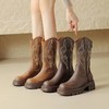 【透梦复古西部牛仔中筒靴】 ✔️V型靴口，🦶显腿直显腿细显脚小，修饰腿型，拉伸身材比例感 ✔️特有西部元素图案，经典复古潮流休闲百搭 ✔️超软PU材质，圆形鞋头，舒适好穿不磨脚 商品缩略图1