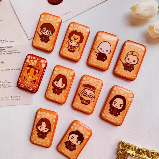 哈利波特甜点系列雪饼马口铁徽章盲盒（1/12） 人物随机 商品图1