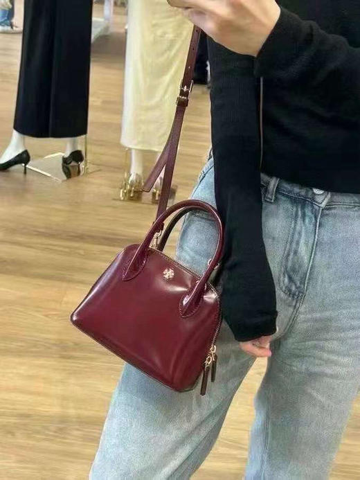 ¥1599🇺🇸漆皮新款TB新款Emerson迷你贝壳包😍超可爱的迷你贝壳包～ 可以放得下plus手机容量🉑️！ 商品图5