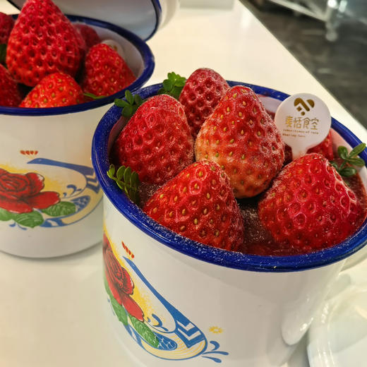 搪瓷杯蛋糕（抹茶坯子，草莓奶油，草莓夹心） 商品图0