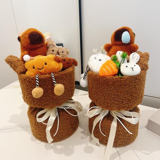 【圣诞好礼！玩偶花束，可爱浪漫】卡皮巴拉玩偶花束 圣诞节送女友闺蜜 卡通小熊毛绒公仔 成品娃娃花束-QQ 商品图1