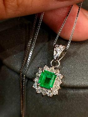 0.55ct刻面祖母绿吊坠