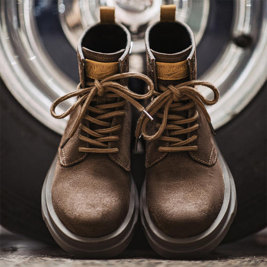 马登荒野岩棕冬季新款工装靴子男休闲复古厚底中高帮翻毛皮马丁靴 商品图0