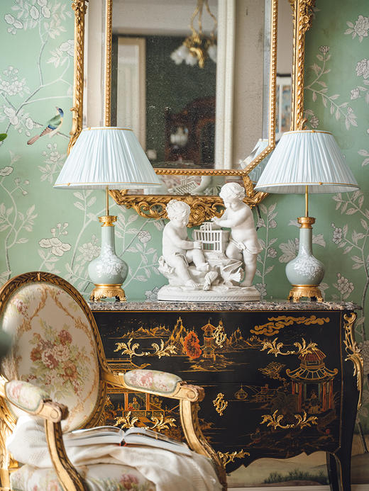 独角鹿西洋古董 19世纪法国出品孩童与白鸽主题素胎瓷人物雕塑 商品图0