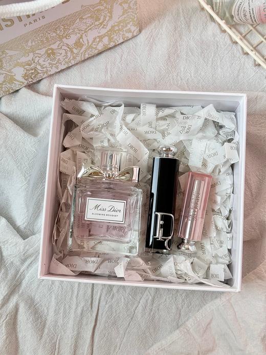 B120325复古摩登的限定包装！满满都是热烈浪漫的爱意～香水口红白金礼盒 商品图3