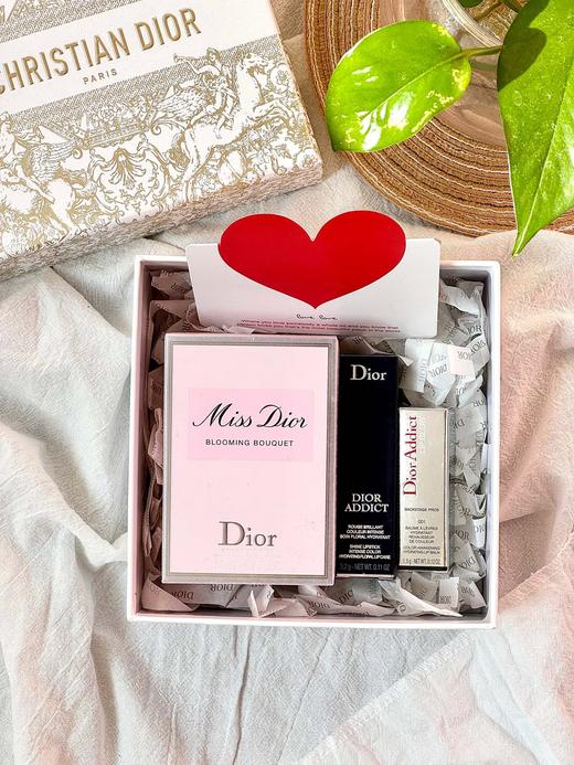 B120325复古摩登的限定包装！满满都是热烈浪漫的爱意～香水口红白金礼盒 商品图2