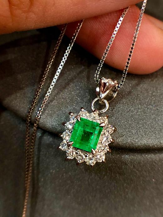 0.55ct刻面祖母绿吊坠 商品图1