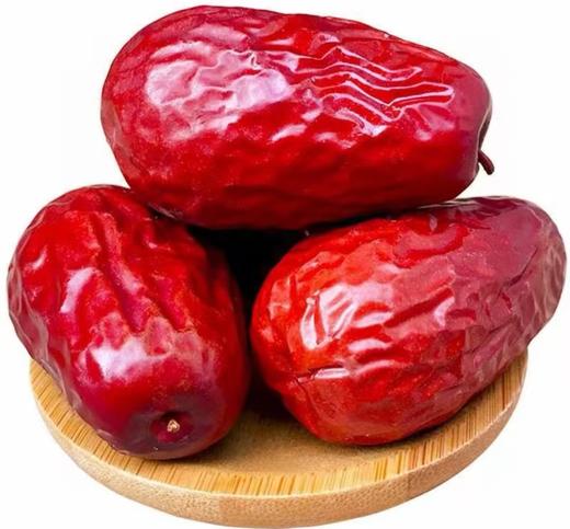 新疆和田大枣 ，各种大小等级。顶级接近小鸡蛋大小，皮薄肉厚核小，糯叽叽，甜甜的，微微酸。好几口才能吃完一颗，吃起来很过瘾，适合生吃哦~ 商品图2