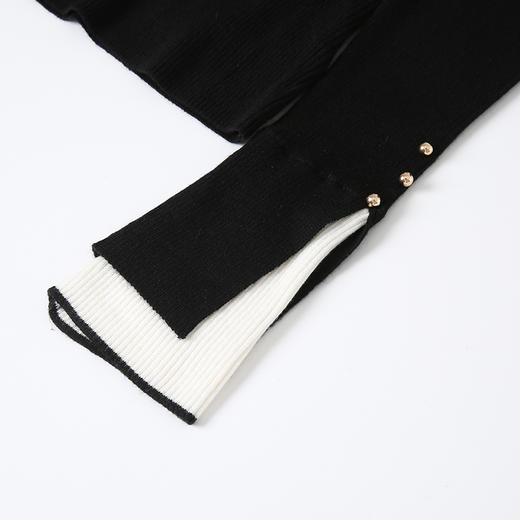 VIMAGE纬漫纪时尚撞色盖手喇叭袖半高圆领气质针织衫冬季新款V2201815 商品图3