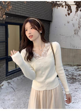 认准高质量版本🔥精致到全身❗️ 【法式蕾丝拼接V领针织衫上衣】舒适的版型➕ 包芯纱面料❗️轻薄软～不易起球~‎好穿到爆炸！⁡秋冬搭配大衣超合适