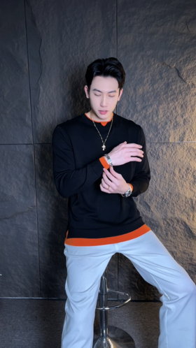 秋冬季新款时尚个性美式撞色圆领假两件毛衣