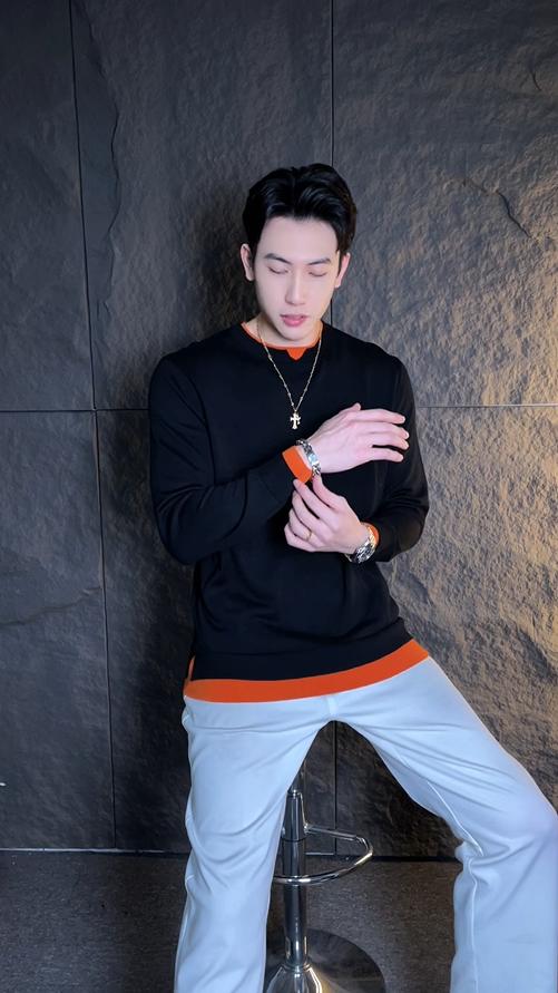 秋冬季新款时尚个性美式撞色圆领假两件毛衣 商品图0