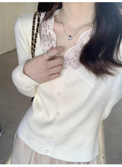 认准高质量版本🔥精致到全身❗️ 【法式蕾丝拼接V领针织衫上衣】舒适的版型➕ 包芯纱面料❗️轻薄软～不易起球~‎好穿到爆炸！⁡秋冬搭配大衣超合适 商品图3