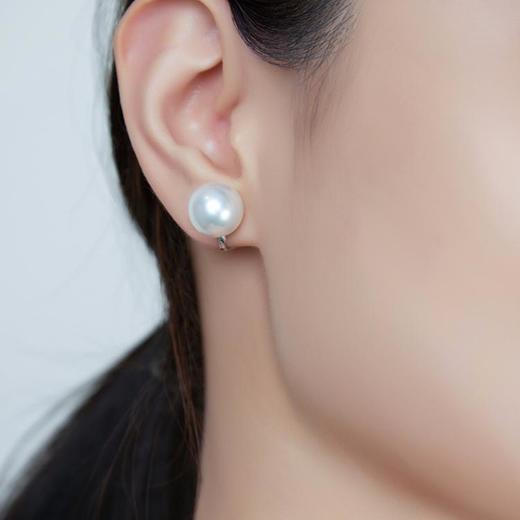 【挚友限定】(经典款)18K金澳白珍珠耳夹 扁圆形极光等级 商品图1