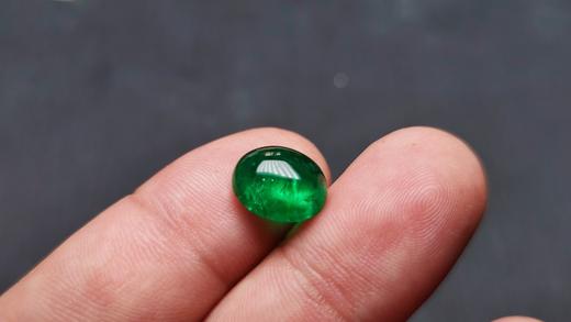 3.56ct蛋面祖母绿裸石 商品图3