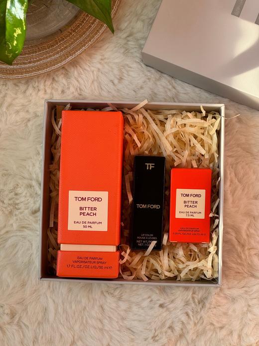 B120330新一代表白利器~苦桃香水50ml+16#口红圣诞节礼盒 商品图1