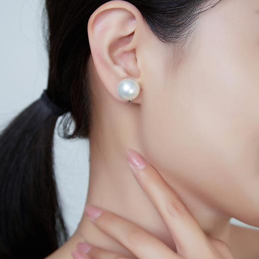 【挚友限定】(经典款)18K金澳白珍珠耳夹 扁圆形极光等级 商品图0