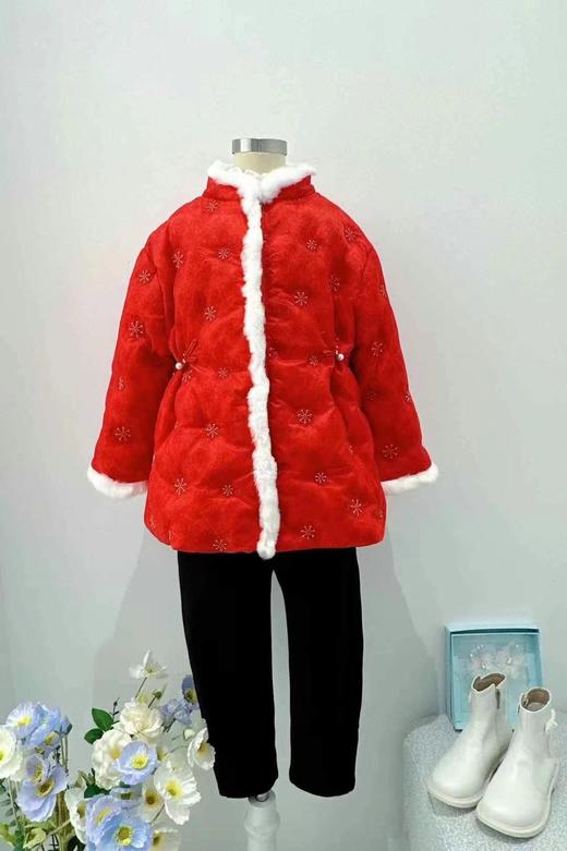 【春上新】[3.8折]   8F LYNN&MILO琳麦罗  红色蕾丝花收腰国风羽绒服   吊牌价：2098元   活动价：797 商品图3