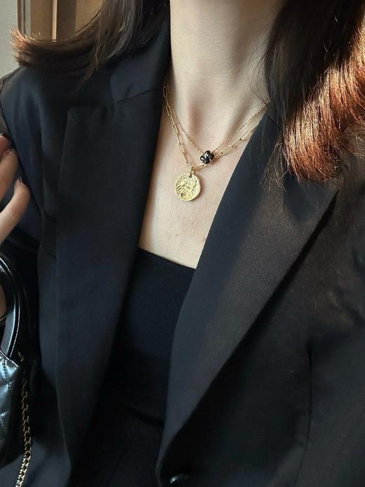 Monica链条麋鹿金币毛衣链项链 商品图3