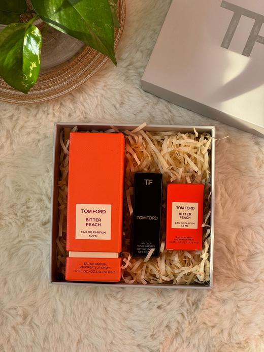 B120330新一代表白利器~苦桃香水50ml+16#口红圣诞节礼盒 商品图3