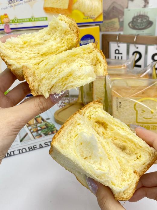 //【叮咚熊真鲜奶黄油嫩吐司】😋奶呼呼软绵绵的口感，入口鲜嫩不干巴，越嚼奶香味越浓郁，真的好好吃！ 每片厚度≥4cm，早餐搭配牛奶，家里的大人和小孩都爱吃！ 商品图3