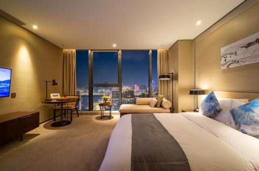 ★老友聚 ★￥599起/人，连住2晚【舟山绿城玫瑰园酒店】高级城景房，含早餐+2顿晚餐，享空中恒温泳池、健身房！4人起订，踏浪看海，惬意度假~有效期至2025年12月31日 商品图1