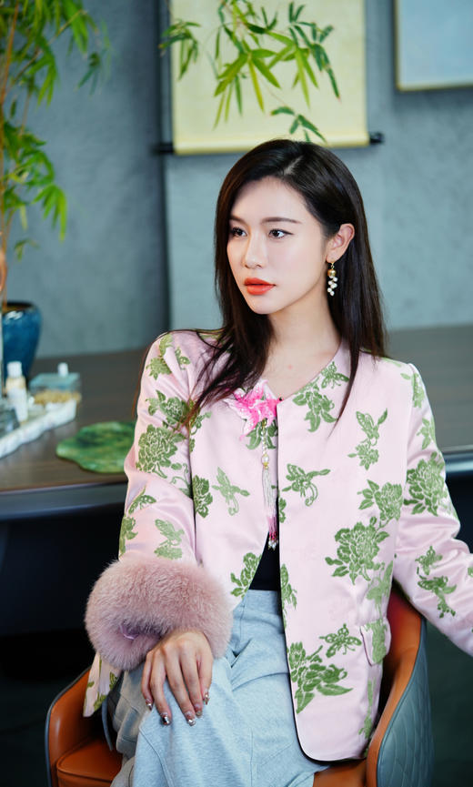 逸红颜明月优选 #高档仿漳绒提花新中式外套【胭脂雪】袖口拼接狐狸毛，老师傅手工车菱形格加棉 商品图8