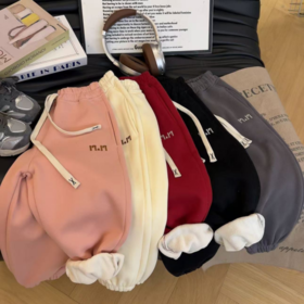 【安赫比儿童秋冬纯棉羊羔绒刺绣休闲裤】👇加绒保暖休闲裤🧡 百搭神裤防风抗寒时尚休闲裤 🤩#日常/运动/玩耍/拍片~🎁多种场景可选‼