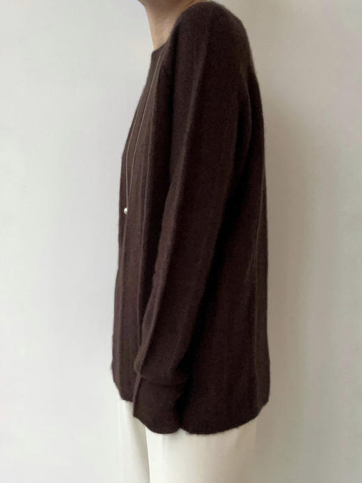 TU｜C05AW24-KW08-BR00 棕色 针织条纹圆领上衣 商品图3