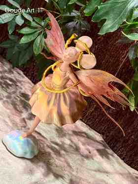 栾佳齐《蜕羽圣使-晓》然女孩