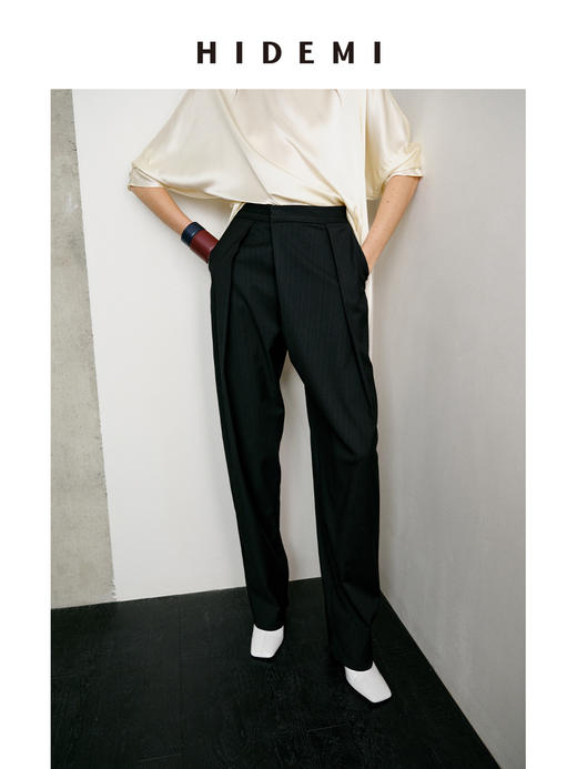 HIDEMI 节日系列极简不对称设计感色织银线细条纹压褶锥形西裤萝卜裤长裤 商品图0