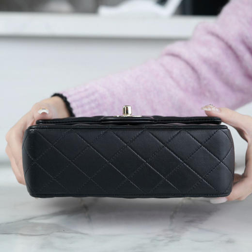 CHANEL香奈儿 Classic Flap CF mini手柄亮面金扣 小羊皮 翻盖包手提单肩斜挎包 迷你 女款 黑色（HH） 商品图8