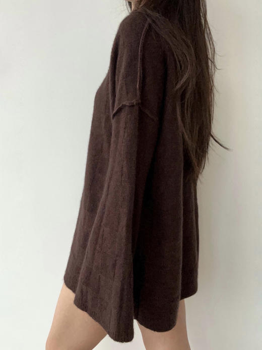 TU｜C05AW24-KW07-BR00 棕色 针织圆领格纹上衣 商品图1