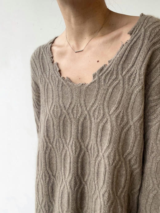 TU｜C05AW24-KW06 浣熊毛V领毛边上衣 [ 灰GY00 / 米灰GY15 ] 商品图2