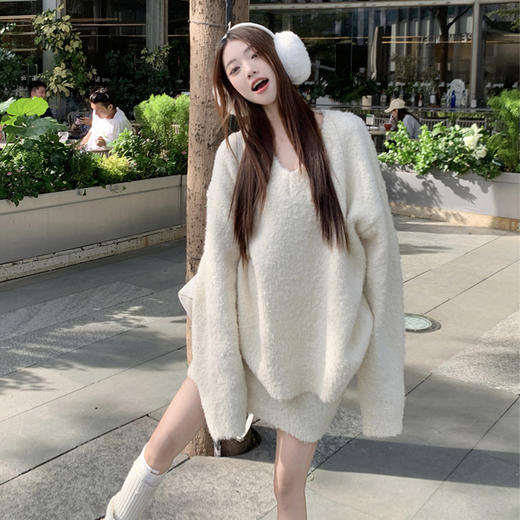 西遇100%纯羊毛套装女冬季新款V领针织上衣短裙两件套SS141444 商品图4