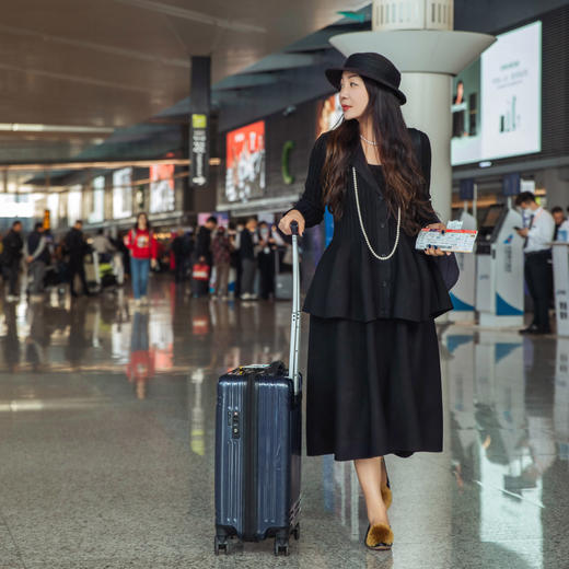 【林栖设计小店】优雅毛织连衣裙小黑裙肌理感复古修身显瘦2025春季新品长裙女1951063 商品图1