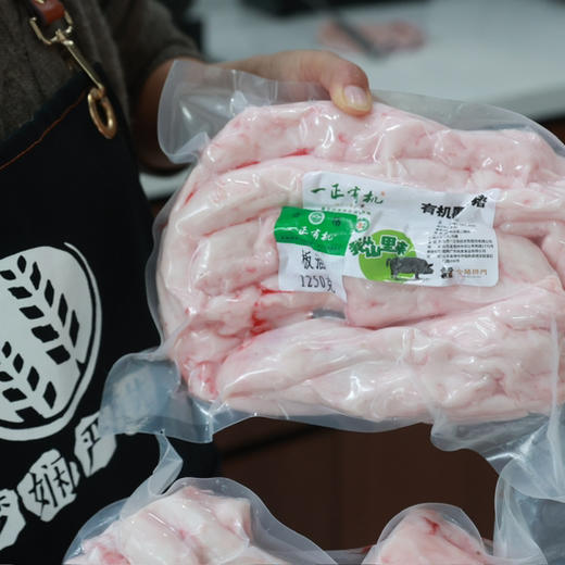 【有机土黑猪的猪板油】好油来自好猪✓ 连续14年有机认证✓ 30000亩高山放养黑士猪，散养365天以上，一年四季不下山 商品图4