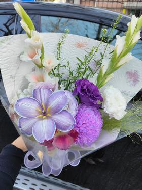 「浪漫小花束」郁金香牡丹菊剑兰混搭花束（需提前一天预定）