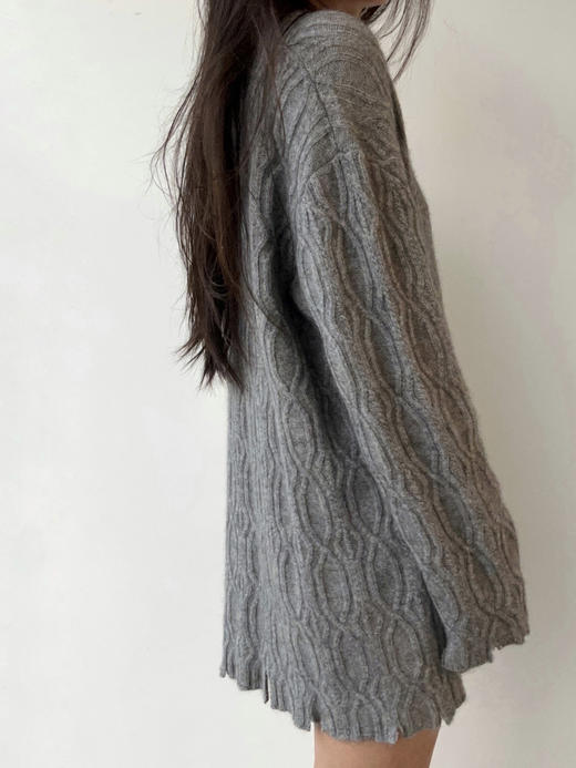 TU｜C05AW24-KW06 浣熊毛V领毛边上衣 [ 灰GY00 / 米灰GY15 ] 商品图3