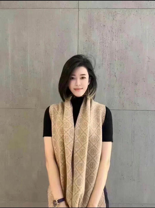 【收尾】去年的老款 今年专柜继续卖 咱们也继续 推荐必收款 TB 满印羊毛棉 双面提花 混纺围巾 冬款 商品图0