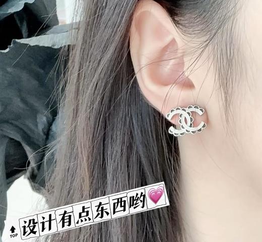 香奈儿24早秋最新款绝美系列黑花边白c耳钉（XTY） 商品图2