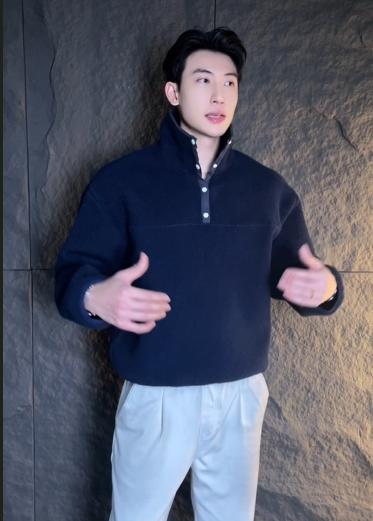 秋冬季新款立领时尚个性排扣立领宽松软糯卫衣休闲百搭潮流上衣 商品图0