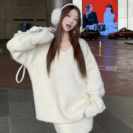 西遇100%纯羊毛套装女冬季新款V领针织上衣短裙两件套SS141444 商品图2