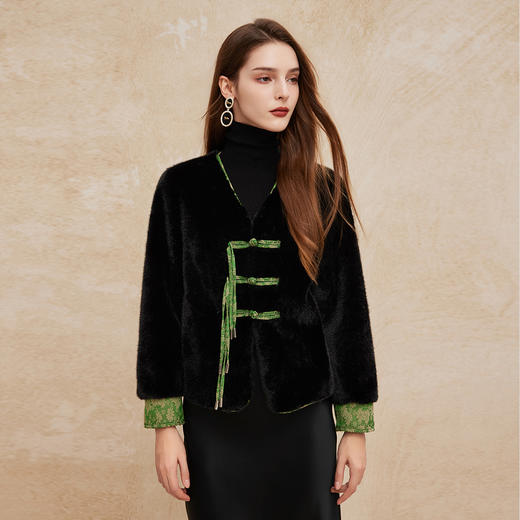 PH113斯尔丽24秋冬时尚新中式国风外套环保皮草盘扣提花袖口短毛绒上衣 商品图2
