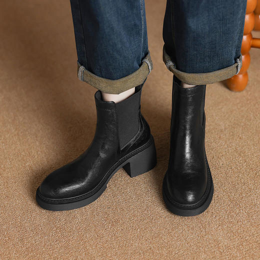 阿么手工女鞋加绒保暖真皮短靴粗跟6.5CM软底软面2024新款时装靴 商品图2